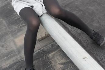 森萝财团—那张白丝妹妹的图片真是令人捧心，游园的背影好像还有些什么！