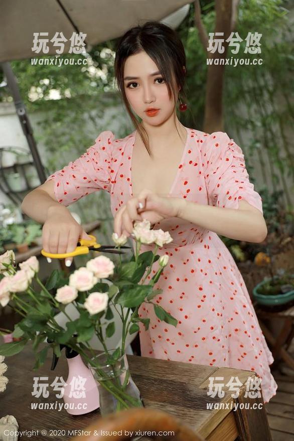 模范学院 - Jennanni_Jen与那无圣光女友：图包里藏着隐秘的火花？