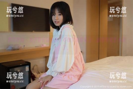 模范学院-方子萱 模范学院 - 方子萱长腿合集,不靠圣光靠实力,腿都快变艺术品了。