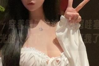 微密圈 – 穿着制服的沈汝凡超哇塞，在无圣光的映衬下，似乎更懂我了。