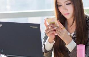 爱蜜社 – 游潇潇的比基尼作品集：当海浪碰上你的目光，不由自主的想多看一眼！