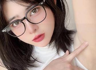 更新提醒：眼酱大魔王w的灰尾猫系原图，这次的猫咪似乎在思考人生。
