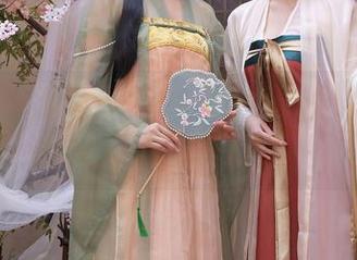 秀人网 – 晃晃悠悠Demon瑶瑶与制服，资源足得我愣住