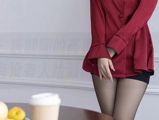 秀人网 – 唐翩翩的高清礼服资源，不知道有没有人捡到精致的珠子？