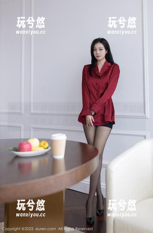 秀人网-唐翩翩 秀人网 - 唐翩翩的高清礼服资源,不知道有没有人捡到精致的珠子?