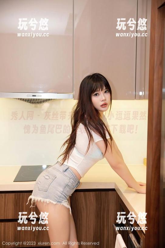 秀人网 - 灰丝带来的诱惑，小逗逗果然不愧为鱼尾巴的代表，快来下载吧！