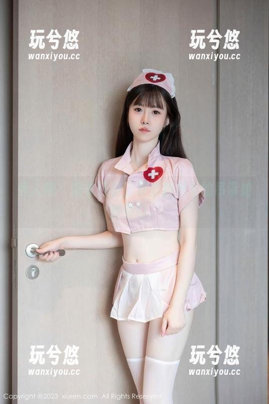 秀人网 - 锦衣还乡，曼柔图包里的吊带如梦似幻。