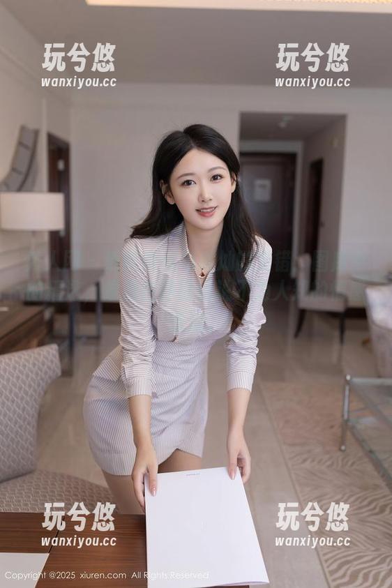 秀人网 - 细腻蕾丝与璀灿的交错：图库中的精选，像是在静静诉说不为人知的情感漂流。