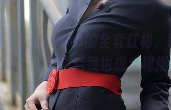 秀人网 – 白微Sera的全套红裙，踩着风的节奏，拍到最后我也想变裙摆了？