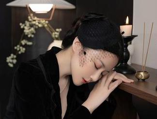 秀人网 – 哇塞！蓝夏一下就把御姐的气场玩转，这波美图不枉我关注。