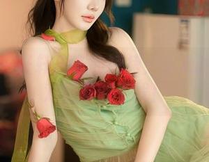 秀人网 – 轩轩王子的短裙：小心这种美图对腿型的干扰！
