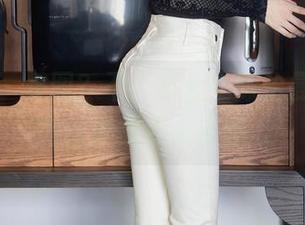 秀人网 – 美图？不，不止！陈怡曼的高清肉丝形象惹人遐想…