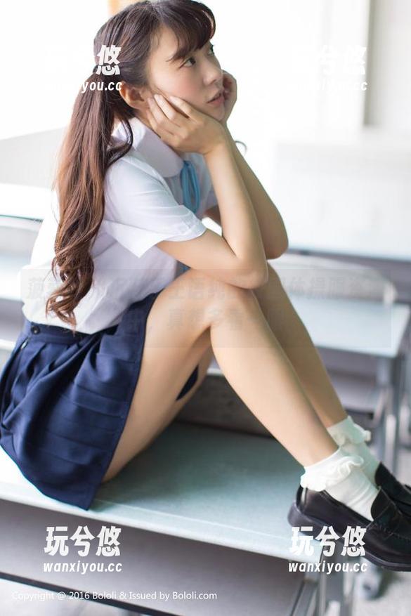 菠萝社 - 沉醉于王语纯的校园体操服资源中，真想多看一眼