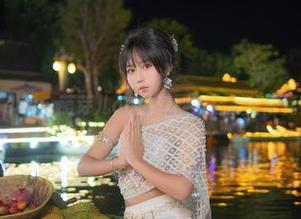 泳装与cos，萌芽儿o0的套图就在那片浪花里闪烁