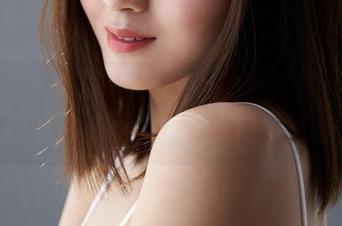 蜜桃社 – 琳琳ailin女友的写真集，资源就像网红的衣柜，不经意间多了好多。