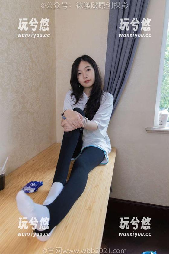 袜啵啵 - 套图里的泡芙：裸足，念念不忘的“都说风景如画”