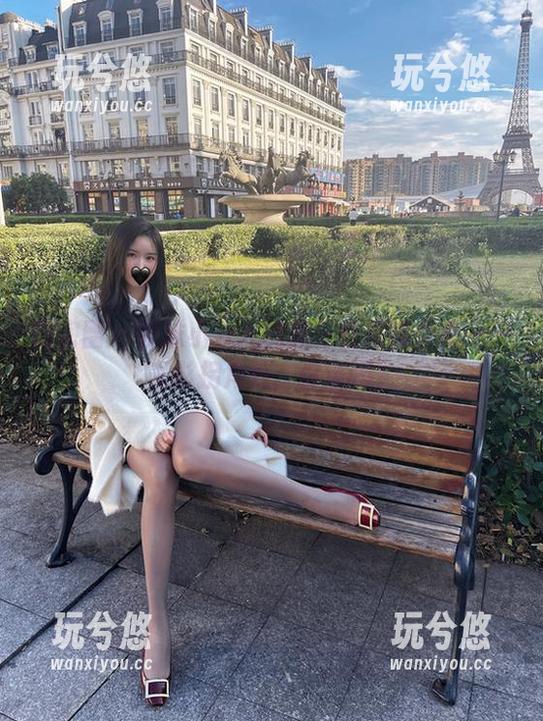 软妹小九九 微密圈 - 软妹小九九的黑与白写真合集——光影拐角处,你信吗?