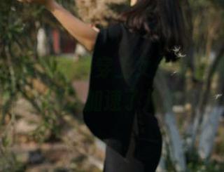 微密圈 – 辣妈女神穿上女仆装，我的心脏也稍微加速了几拍！