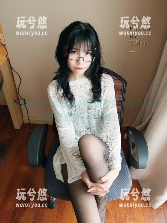 这是逐月Su给你的Ai圣诞特供，随便挑几张做壁纸都不带犹豫的！