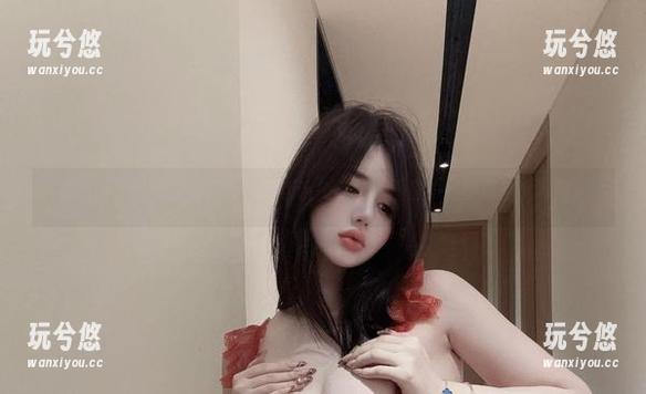 阿色 微密圈 - 私拍里,阿色玩转红色兔女郎,图里的眼神透着小调皮。