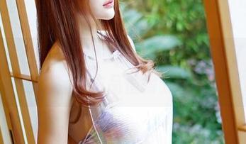 青豆客 – 这件连衣裙设定得太完美了，何晨曦的作品值得分享！