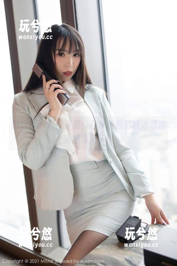魅妍社-白沫 魅妍社 - 夏日资源,白沫的唇都被冰淇淋舔得发光了!