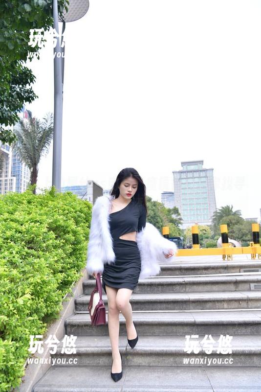 魔镜街拍 天台上的黑丝vs肉丝,魔镜街拍带你找寻资源