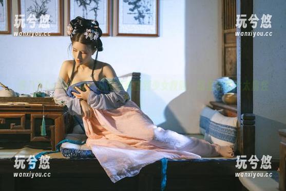 鹿八岁baby写真：从网贷绝望到少女救赎，这里的图片太魔性！